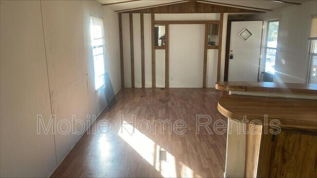 Foto del edificio - 100 Hidden Valley Dr