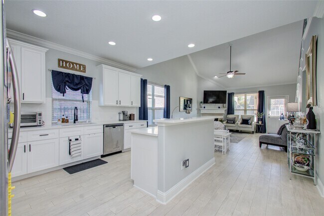 Building Photo - 19 Canterborough Pl