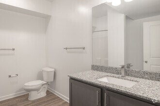1BR, 1BA - 824SF - Bathroom - Reflection Pointe TN