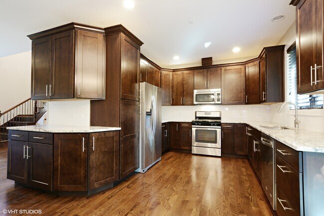 Building Photo - 7 Terrace Ln