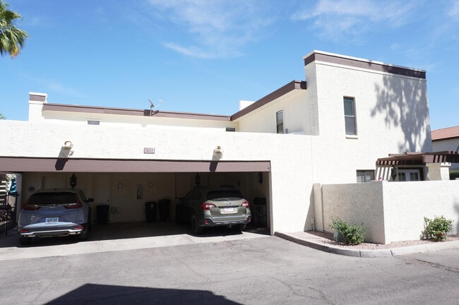 Building Photo - 5002 E Hazel Dr