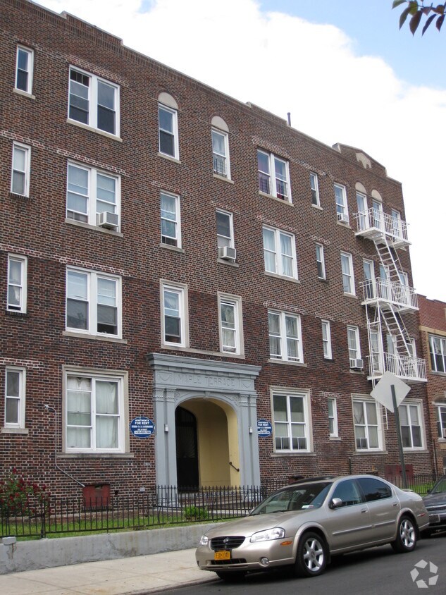 Building Photo - 340 Maple St