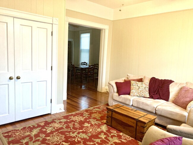 Foto del edificio - 222 E 18th St