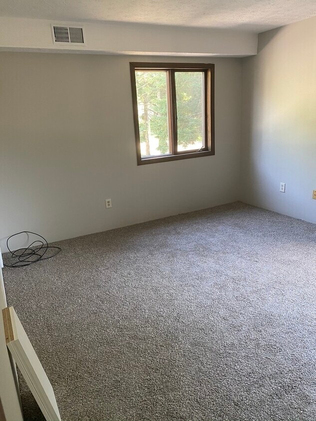 28 Oakhurst Dr Unit 3, Munroe Falls, OH 44262 Apartments in Munroe