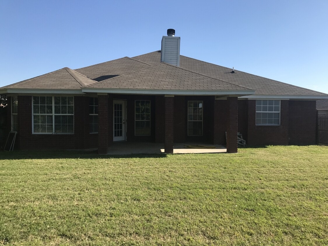 Building Photo - 2202 Amethyst Dr