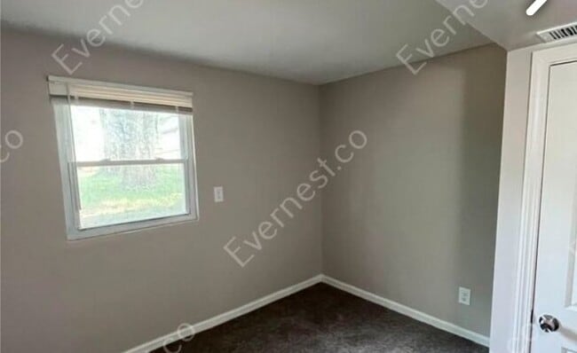 Building Photo - 547 Richards Rd