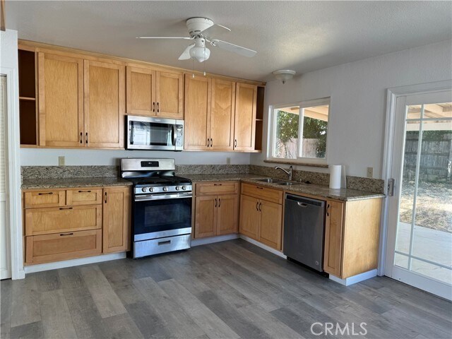Foto del edificio - 879 Baywood Way
