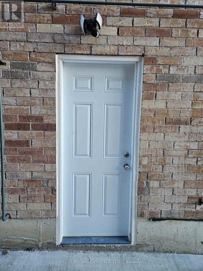 Building Photo - 111 Rosswell Dr