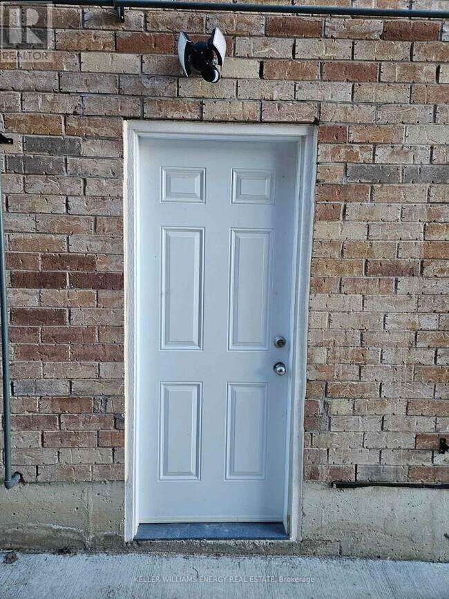 Photo du bâtiment - 111 Rosswell Dr