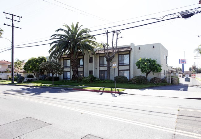 Building Photo - Villa Monterey Apartments