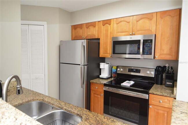Building Photo - 8752 Mallard Reserve Dr