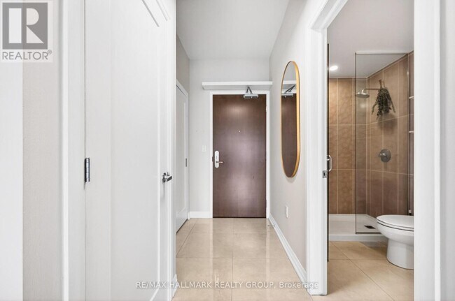 Building Photo - 805 Carling Ave