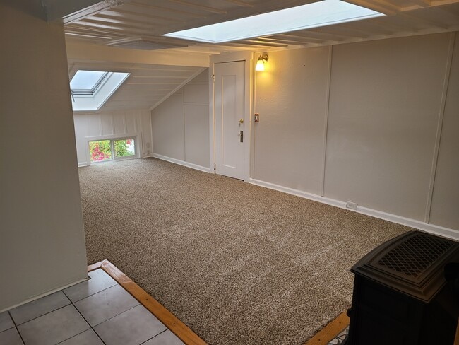 Building Photo - Ennis Properties