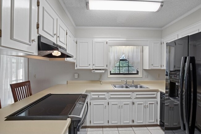 Building Photo - 624 Wimbledon Dr