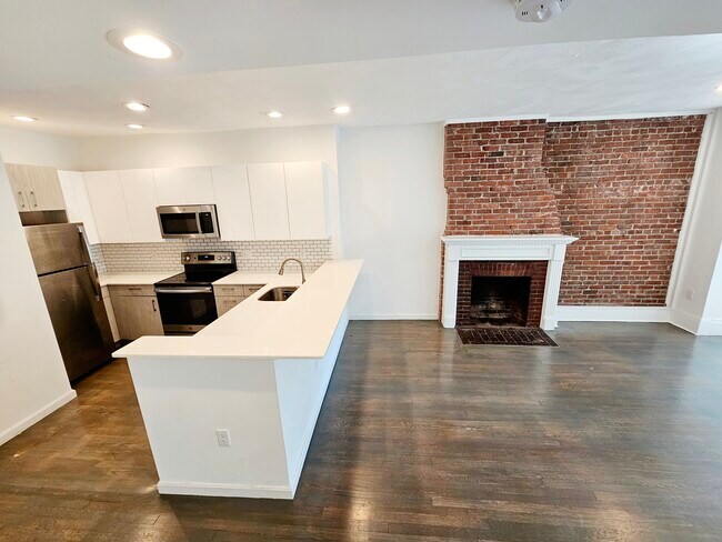 Foto del edificio - 1402 Beacon St