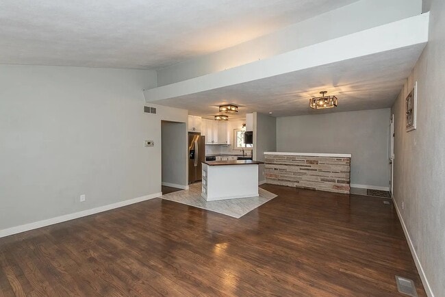 Building Photo - 317 S Pam Ave