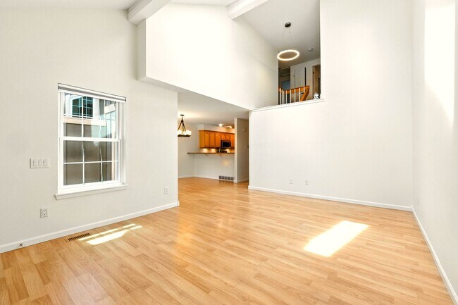 Foto del edificio - Gorgeous 3 Bed 2.5 Bath Townhome in Little...