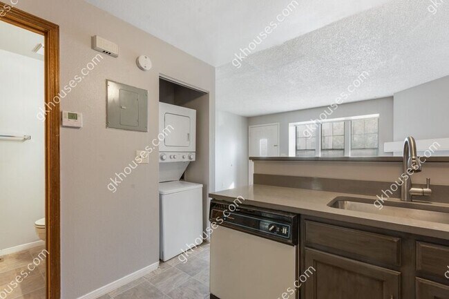 Building Photo - 4521 S Crystal Way