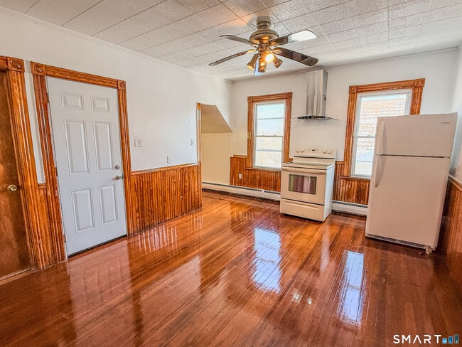 Building Photo - 162 Jubilee St