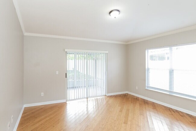 Foto del edificio - 25213 Hyde Park Blvd