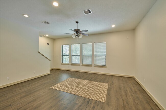 Foto del edificio - 2422 Navigation Blvd