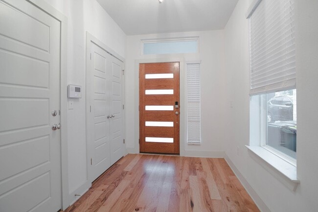 Foto del edificio - 3 Bed / 2.5 Bath Home | Garage, Laundry Room & Stainless Appliances