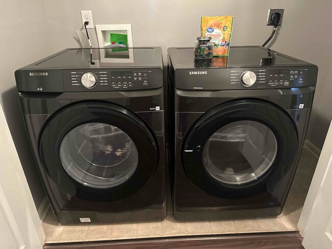 Building Photo - 212 Greenleaf Dr