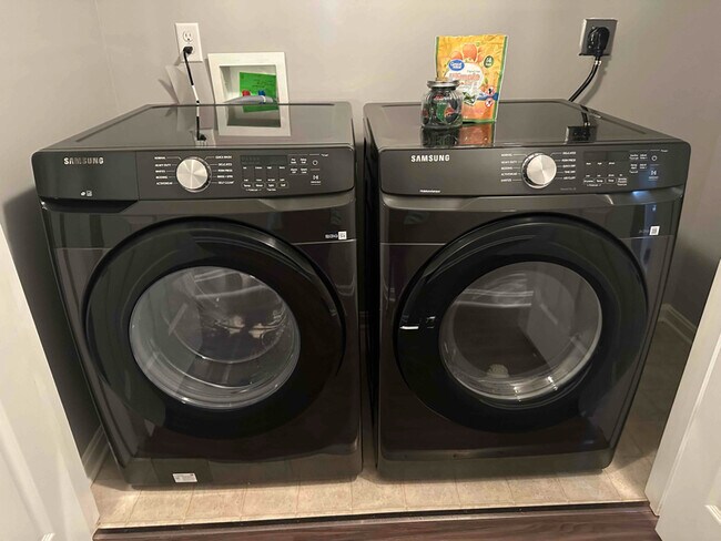 Foto del edificio - 212 Greenleaf Dr