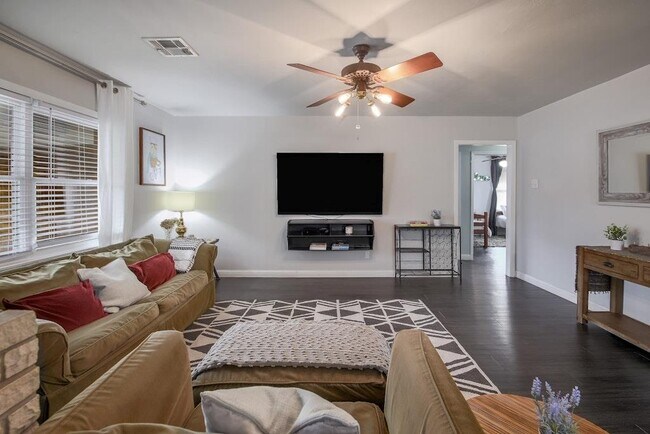 Foto del edificio - 6004 Libyan Dr