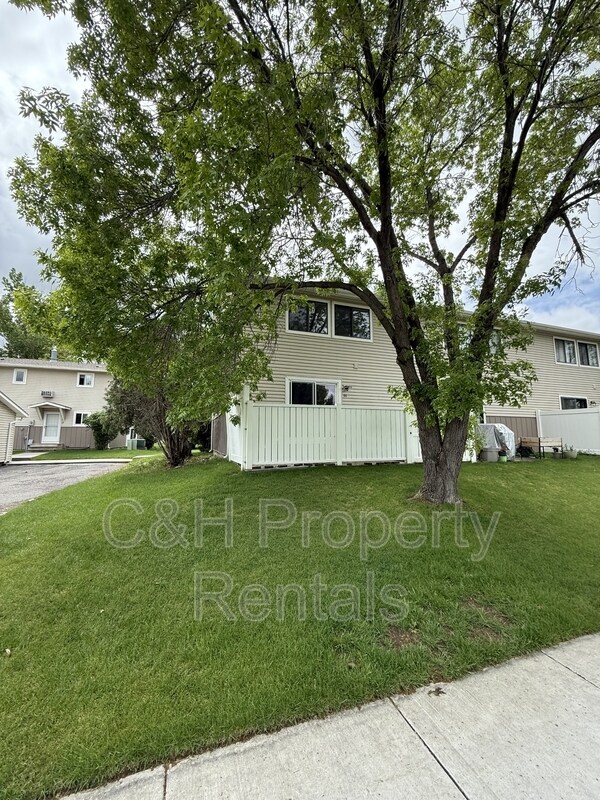 Foto del edificio - 3285 Canyon Dr