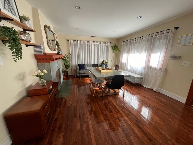 Foto del edificio - 1524 La Baig Ave