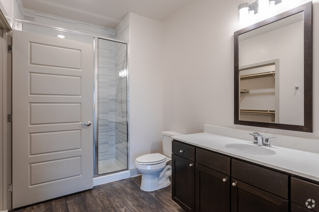 1BR,1BA - 747SF - 1L - BATHROOM - Aspen at Mercer Crossing