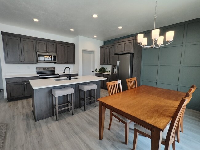 Building Photo - 6809 S Cook Dr