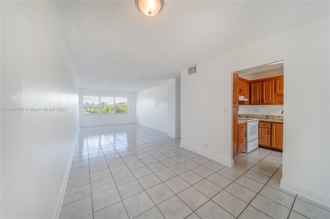 Foto del edificio - 2555 NE 11th St