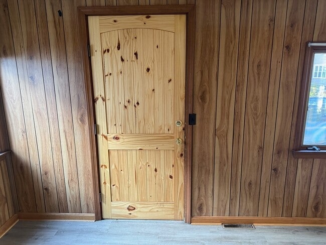 Building Photo - 49 Thornton St