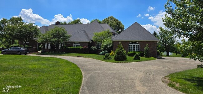 Building Photo - 9628 Summerlakes Dr