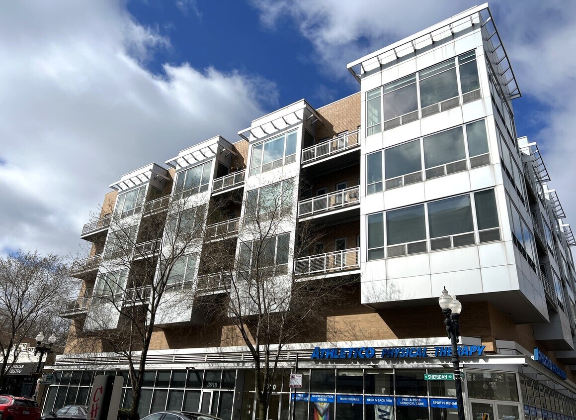 Primary Photo - 3920 N Sheridan Rd