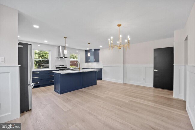 Building Photo - 857 Green Valley Dr