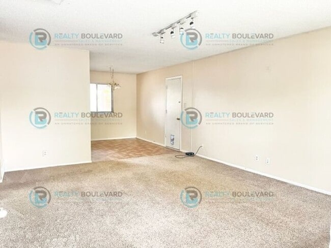 Building Photo - Cozy 3-Bedroom Home with Fenced Yard and G...