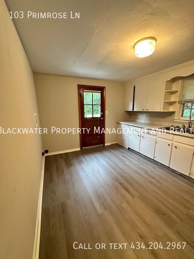 Foto del edificio - 103 Primrose Ln