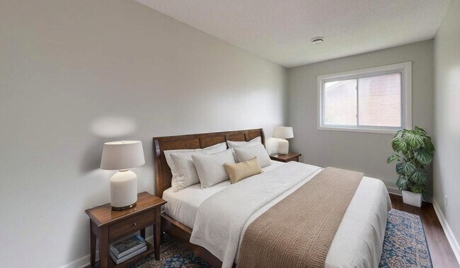 Photo du bâtiment - East Park Square Townhomes