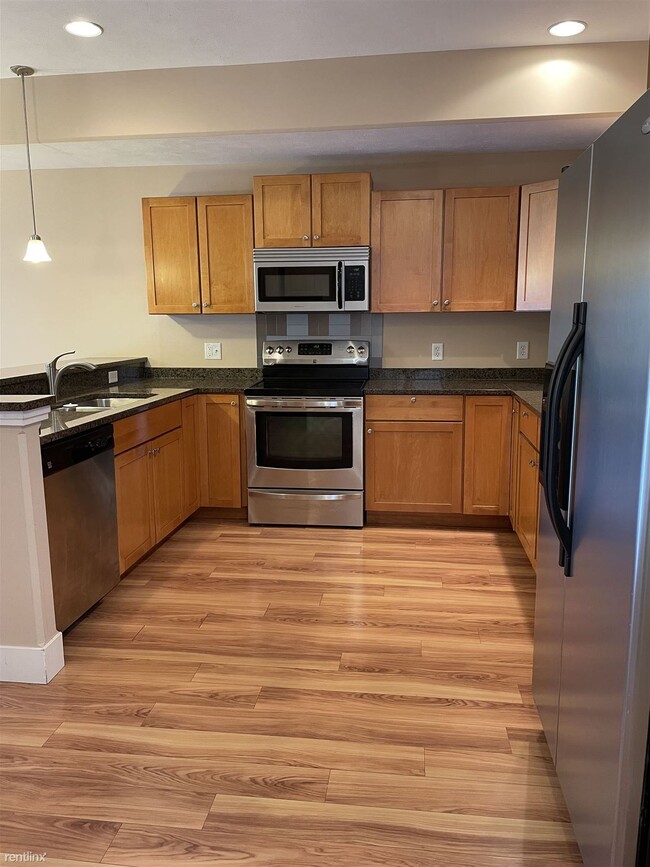 Building Photo - 3 br, 2.5 bath Condo - 267 S Eastowne Dr