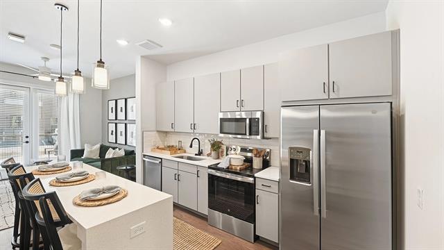 Foto principal - 1735 N Greenville Ave