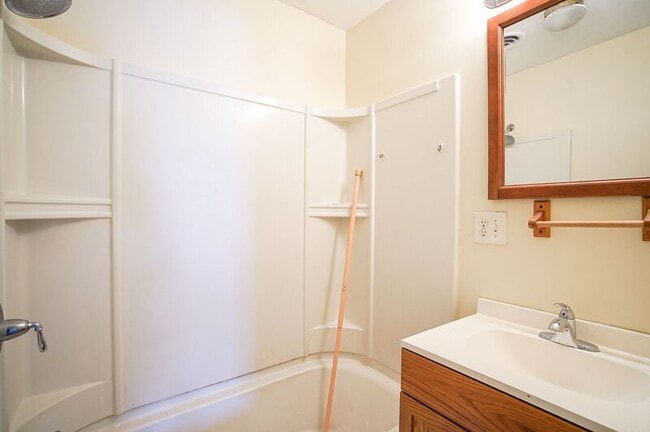 Building Photo - 34 Joy St