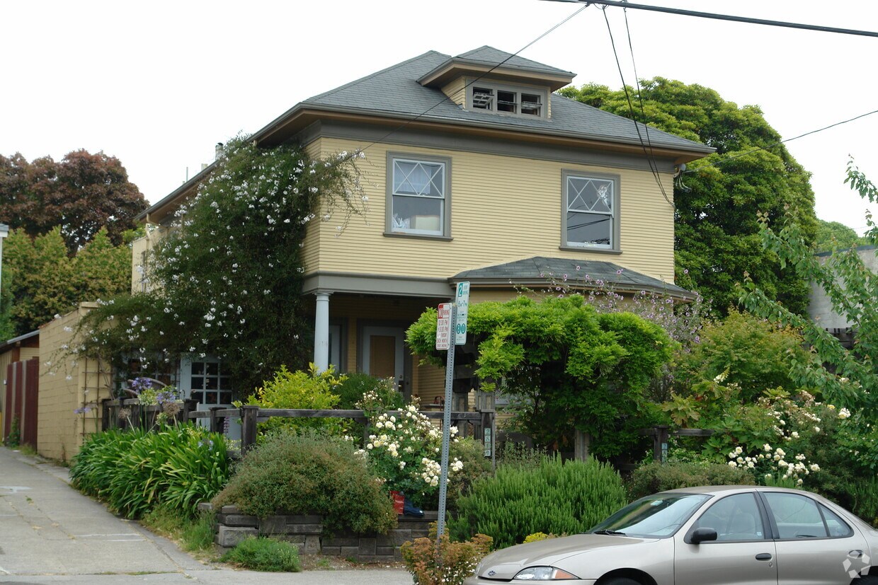 Primary Photo - 2817-2821 College Ave