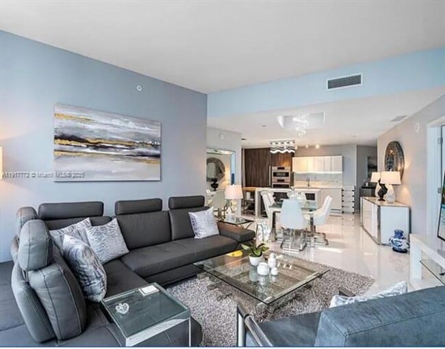 Building Photo - 851 NE 1st Ave