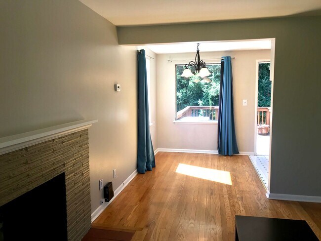 Building Photo - Adorable 3-Bedroom House Near University V...