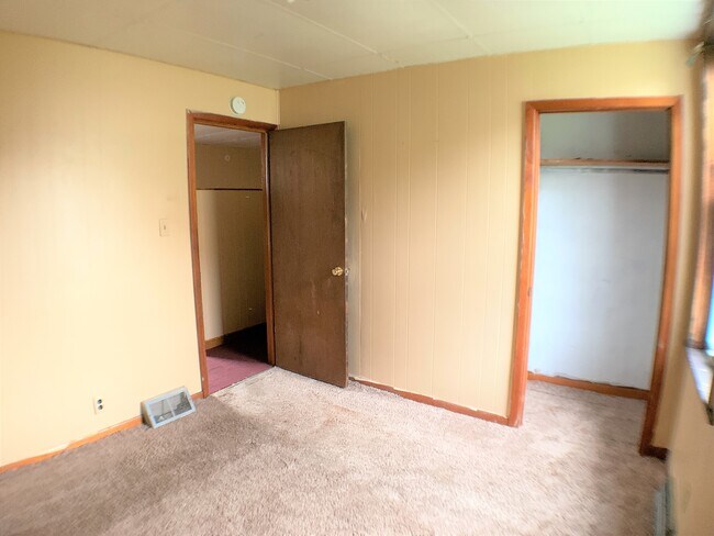 Building Photo - 319 Kennedy Ave