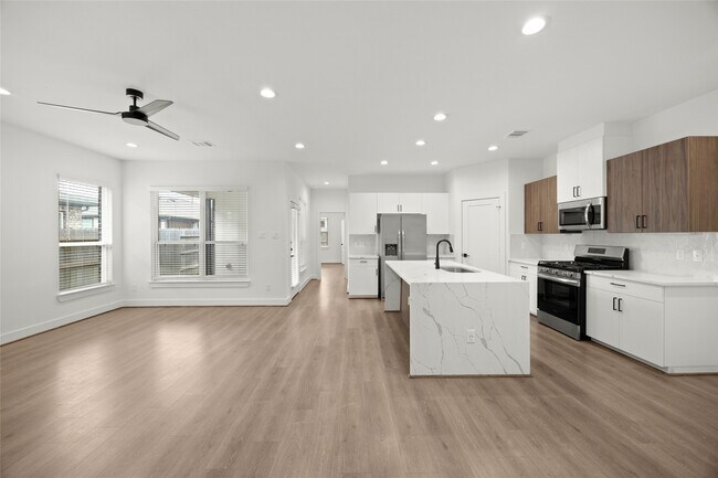 Building Photo - 2707 Bronze Vis Dr
