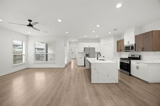 Building Photo - 2707 Bronze Vis Dr